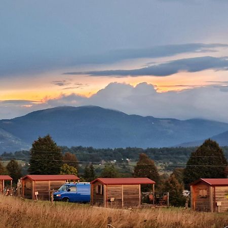Camp The Sunrise Hill Hotel Пивка Екстериор снимка