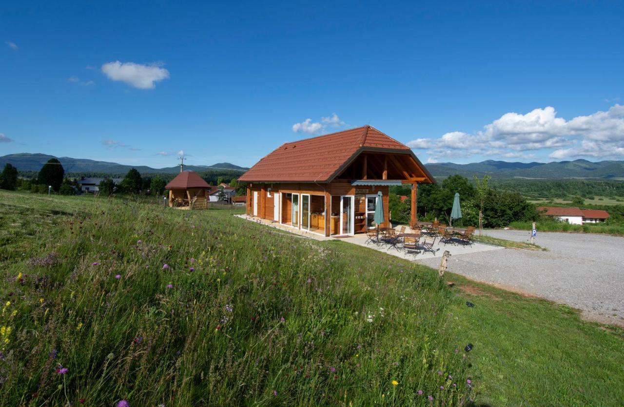 Camp The Sunrise Hill Hotel Пивка Екстериор снимка