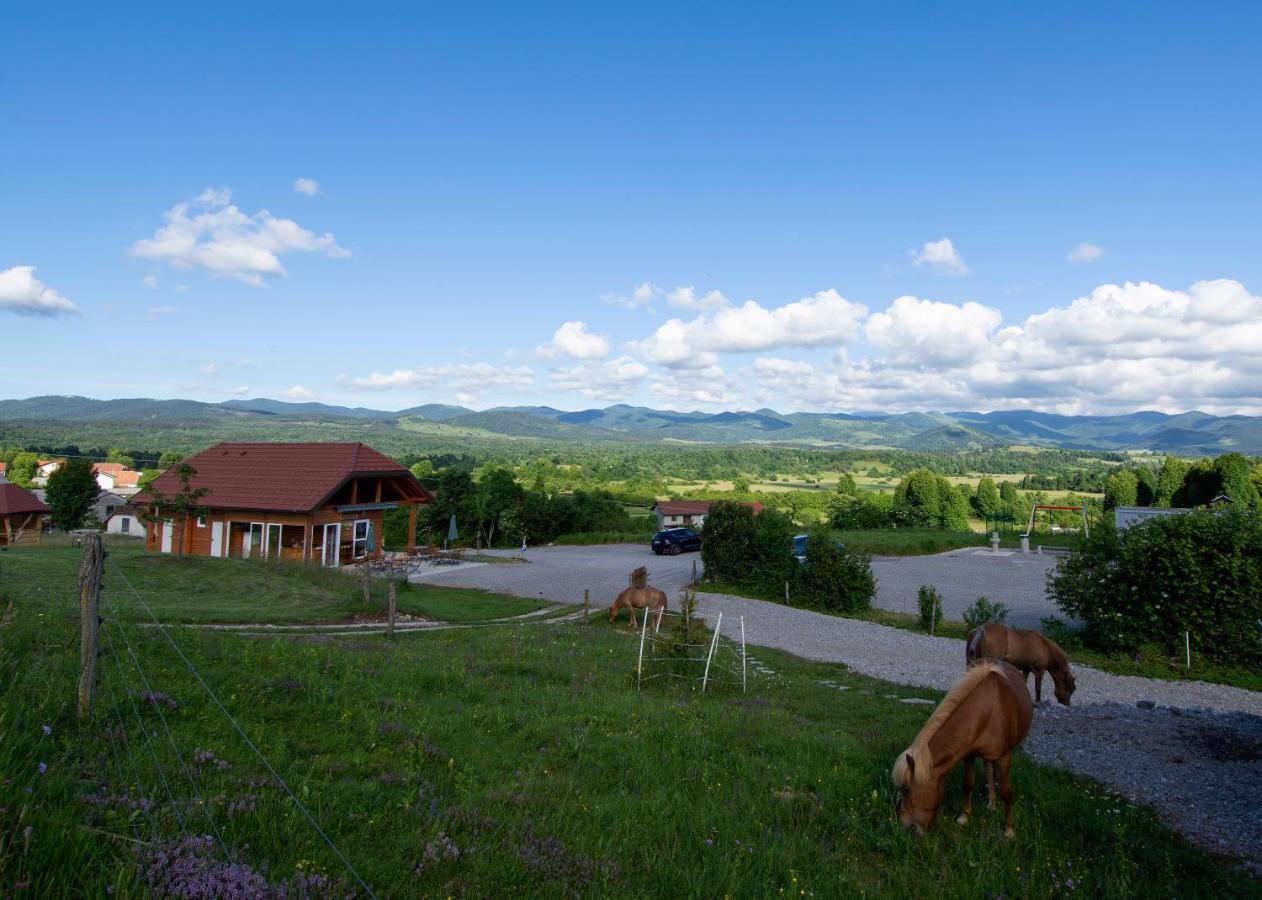 Camp The Sunrise Hill Hotel Пивка Екстериор снимка