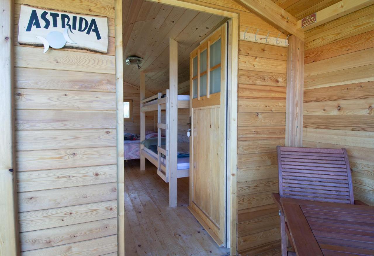 Camp The Sunrise Hill Hotel Пивка Екстериор снимка