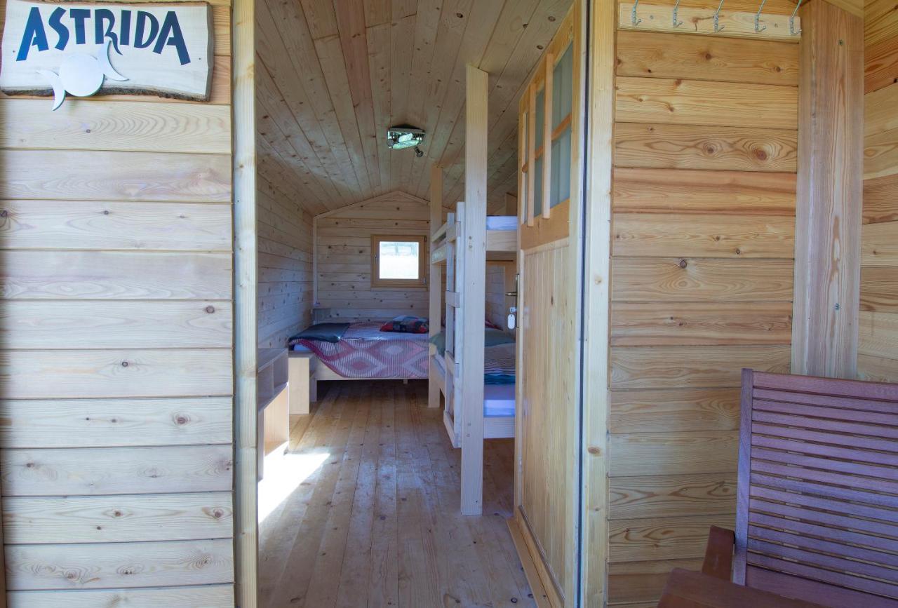 Camp The Sunrise Hill Hotel Пивка Екстериор снимка