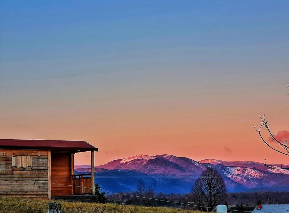 Camp The Sunrise Hill Hotel Пивка Екстериор снимка