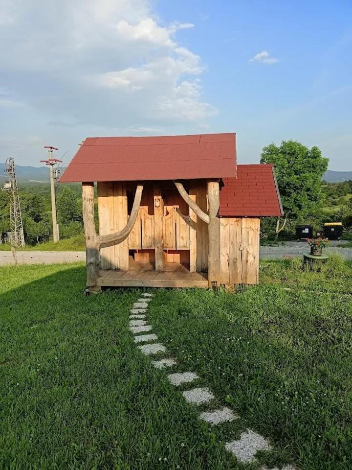 Camp The Sunrise Hill Hotel Пивка Екстериор снимка