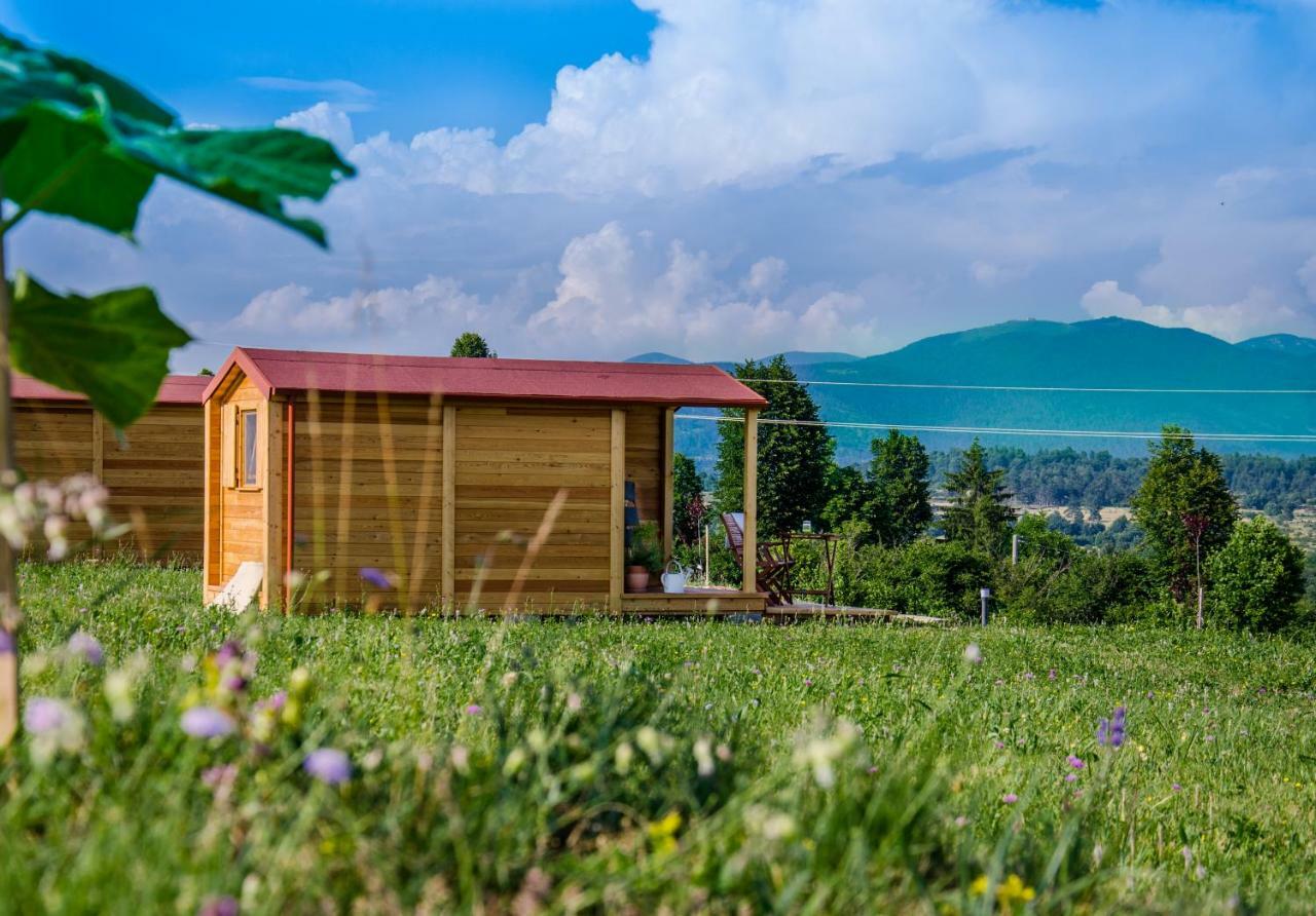 Camp The Sunrise Hill Hotel Пивка Екстериор снимка