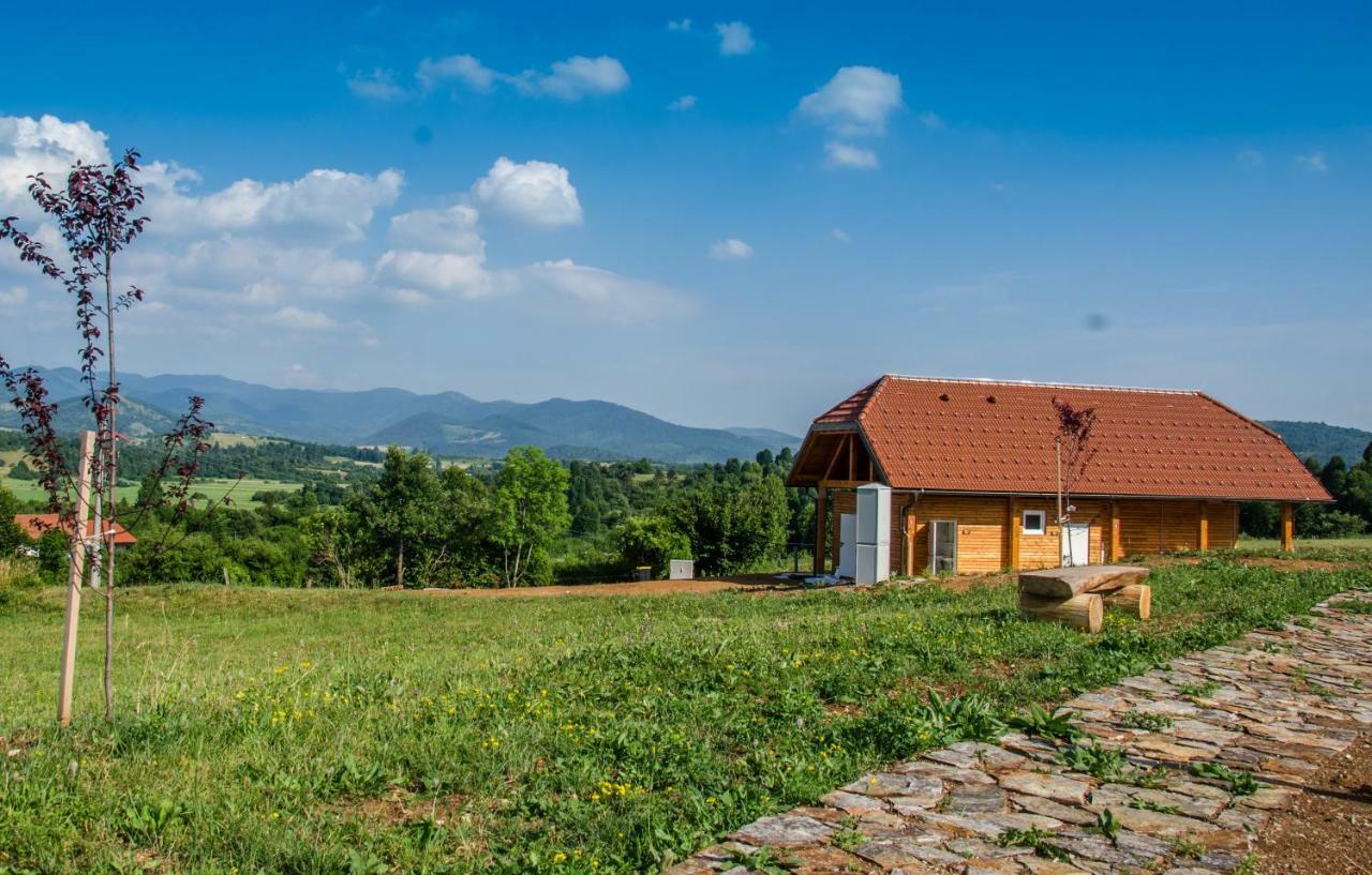 Camp The Sunrise Hill Hotel Пивка Екстериор снимка